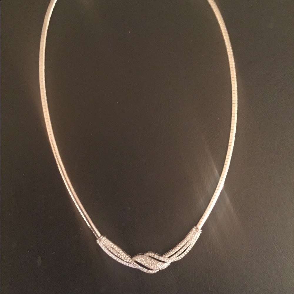 25 genuine diamond accent twisted design Necklace